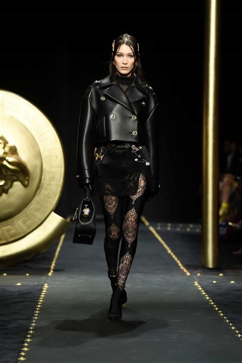 scarpe versace inverno 2019|versace runway fashion.